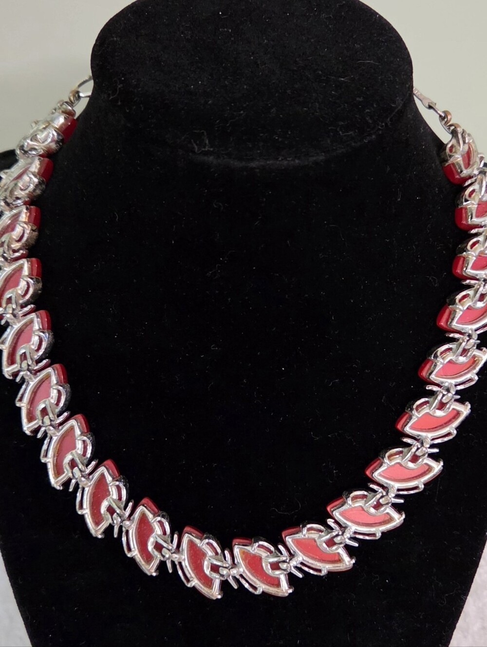 Vintage 1950s Signed Lisner Red Enamel Chevron Leaf Choker Collar Necklace MCM - Picture 6 of 6